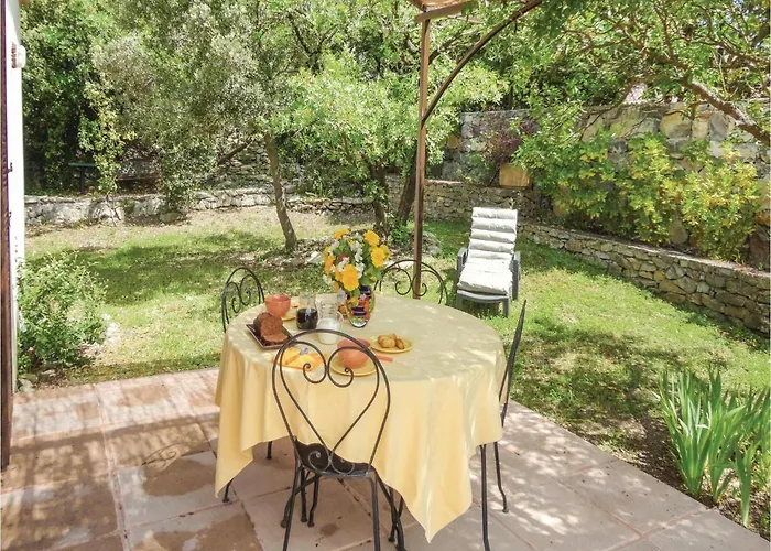 Lovely In With Kitchen Hébergement de vacances *