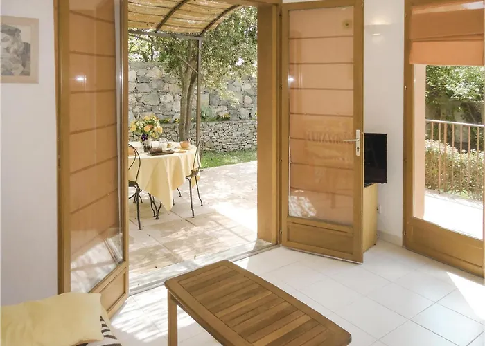 Lovely In With Kitchen Hébergement de vacances *